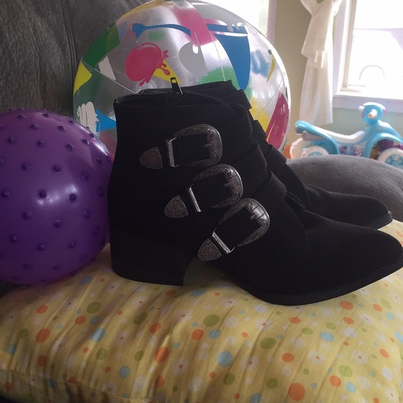 Beautiful Rue21 etc! Buckle Boots - Picture 3 of 8